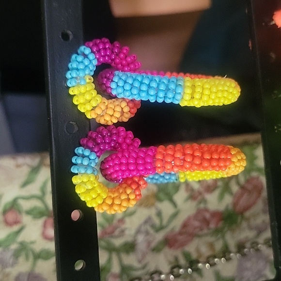 Multi color hoop earrings - Picture 2 of 2